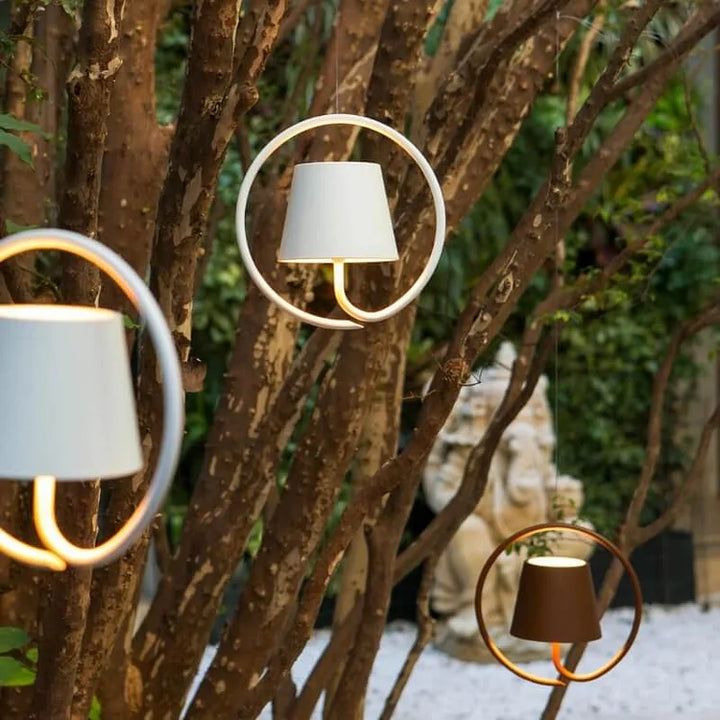 Tragbare Akku-LED-Lampe, warmweiß dimmbar. Ideale kabellose Gartenlampe & Dekolampe für Balkon.