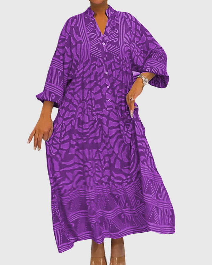 Langes Damen Sommerkleid mit V-Ausschnitt und elegantem Print, luftig geschnitten für höchsten Tragekomfort.
