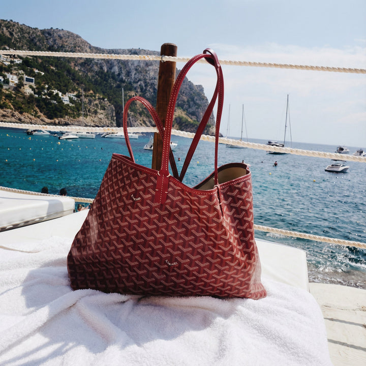 Moderne Damenhandtasche mit Schultergurt; vielseitige Crossbody-Option für stilvolle Frauen.