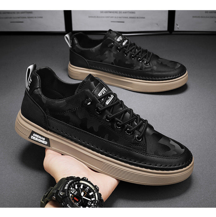Schwarze Slip-On Sneaker für Herren mit spritzgegossener, leichter & flexibler Sohle für Komfort.