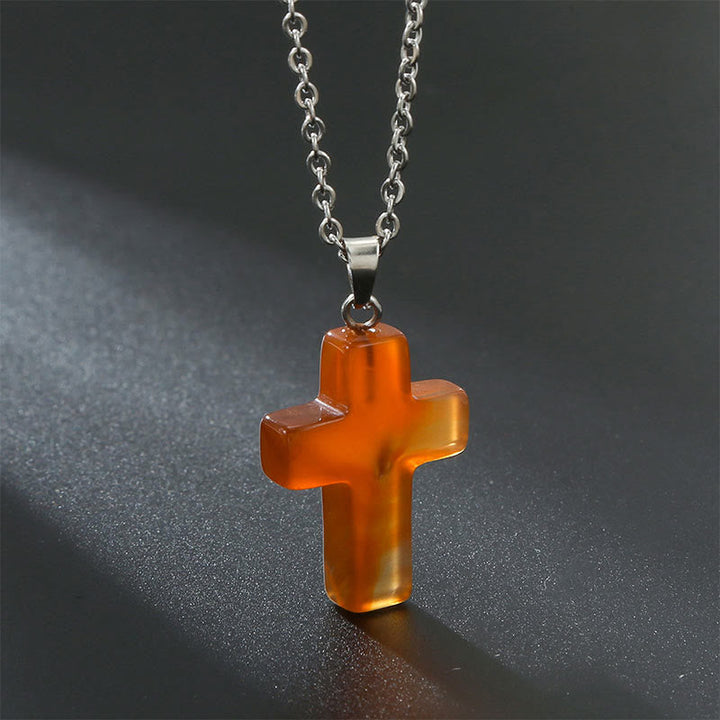 Zarte Damen Edelsteinkette mit Kreuz. Für einen subtilen Hauch von Spiritualität und Eleganz.