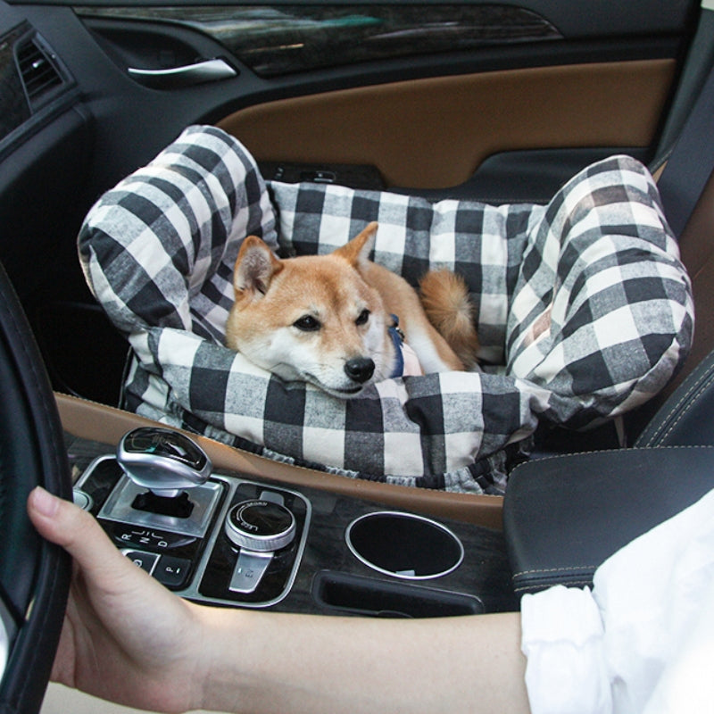 Autosicherheit Hund: Erhöhte Autosicherheit für Ihren Hund mit diesem stabilen, anschnallbaren Hundekorb.