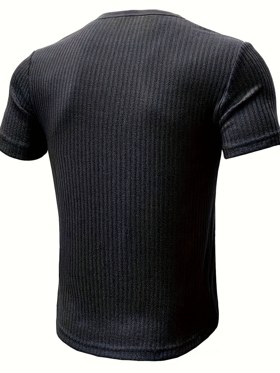 Hochwertiges Herren Kurzarm Henley Shirt mit geripptem Stoff. Lässig & stylisch für Freizeit & warme Tage.