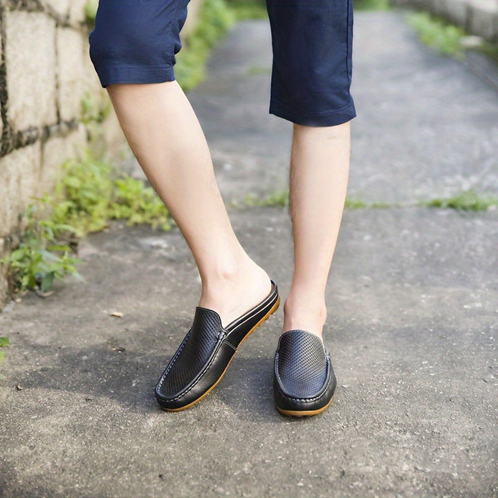 Bequeme Herren Freizeitschuhe, Slip-On Design, in Grau. Komfortable Slipper für jeden Mann.