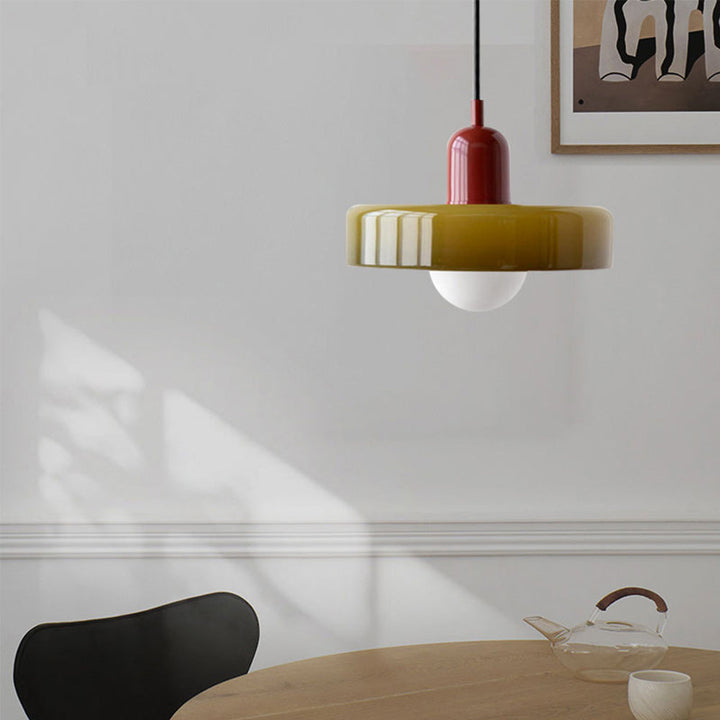 Designlampe aus Glas, farbenfroh und modern, als Hängelampe für Wohn- und Essbereich.