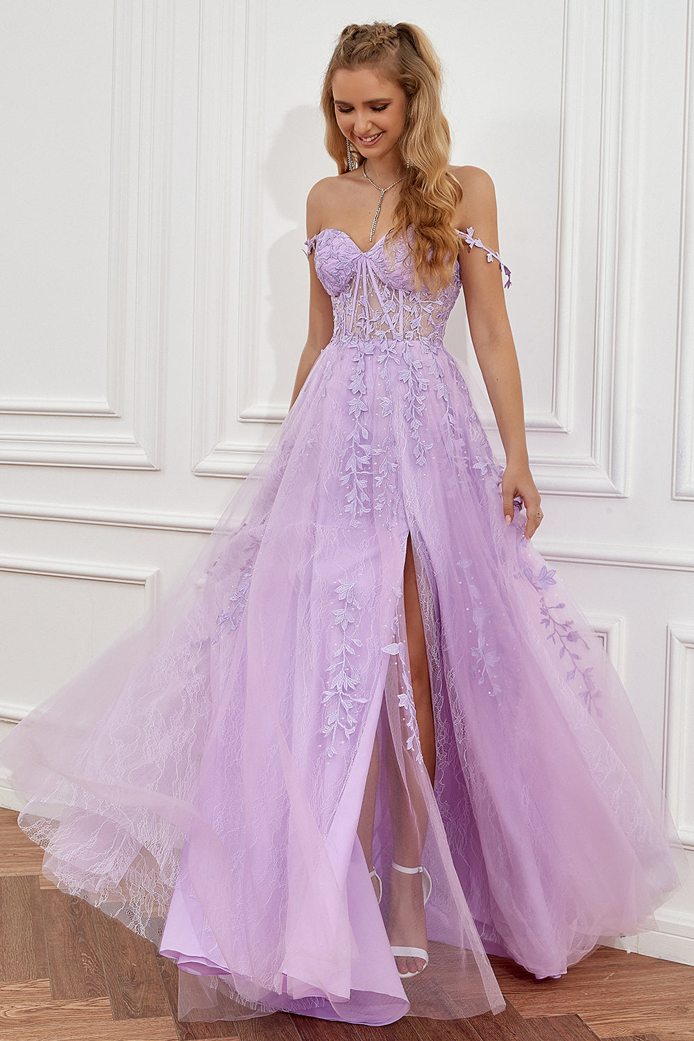 Damen A-Linien Ballkleid, festlich und elegant. Ein langes Abendkleid für besondere Anlässe mit Glamour.