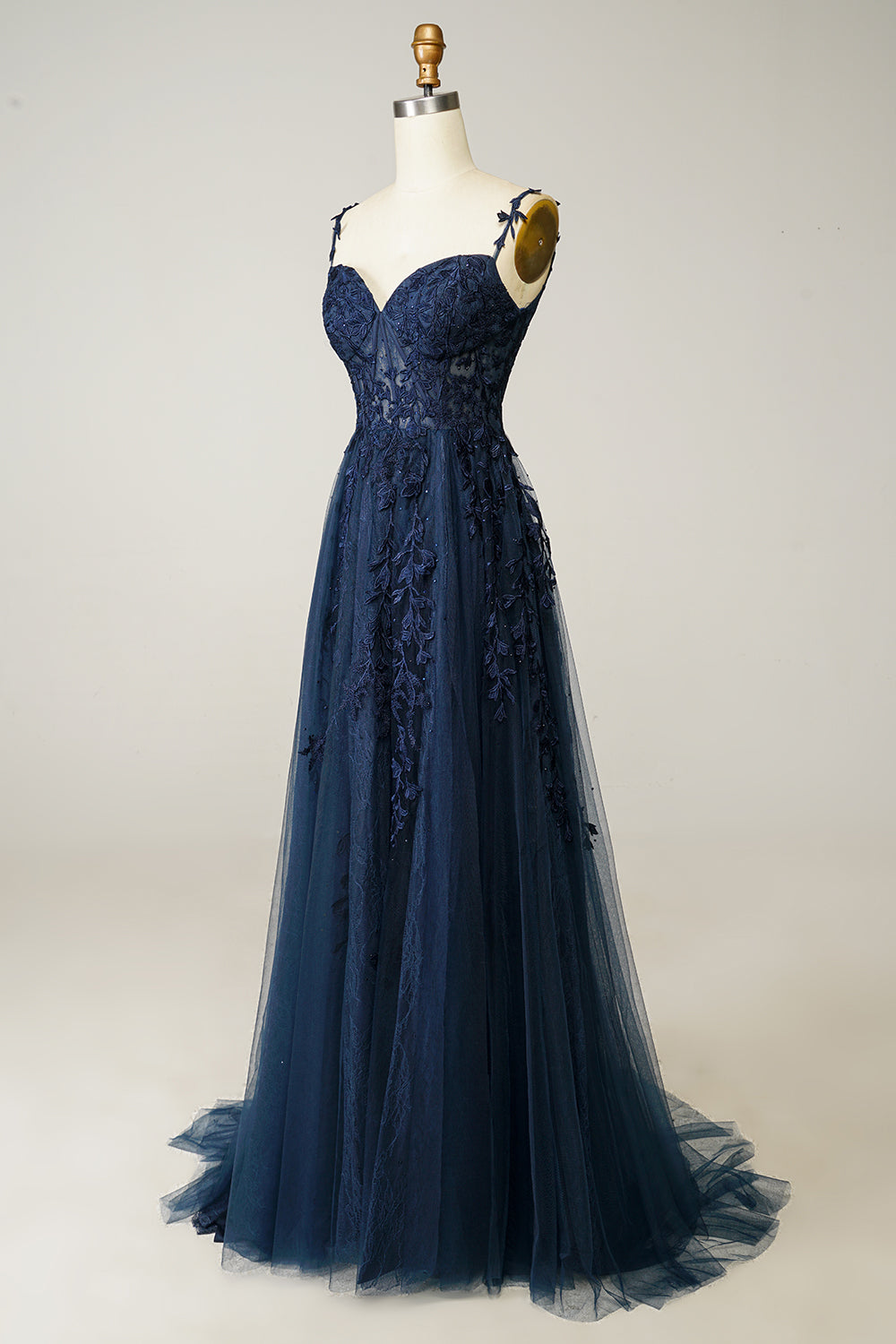 Glamouröses A-Linien Ballkleid für Damen, festlich und edel. Ein langes Abendkleid für den großen Auftritt.