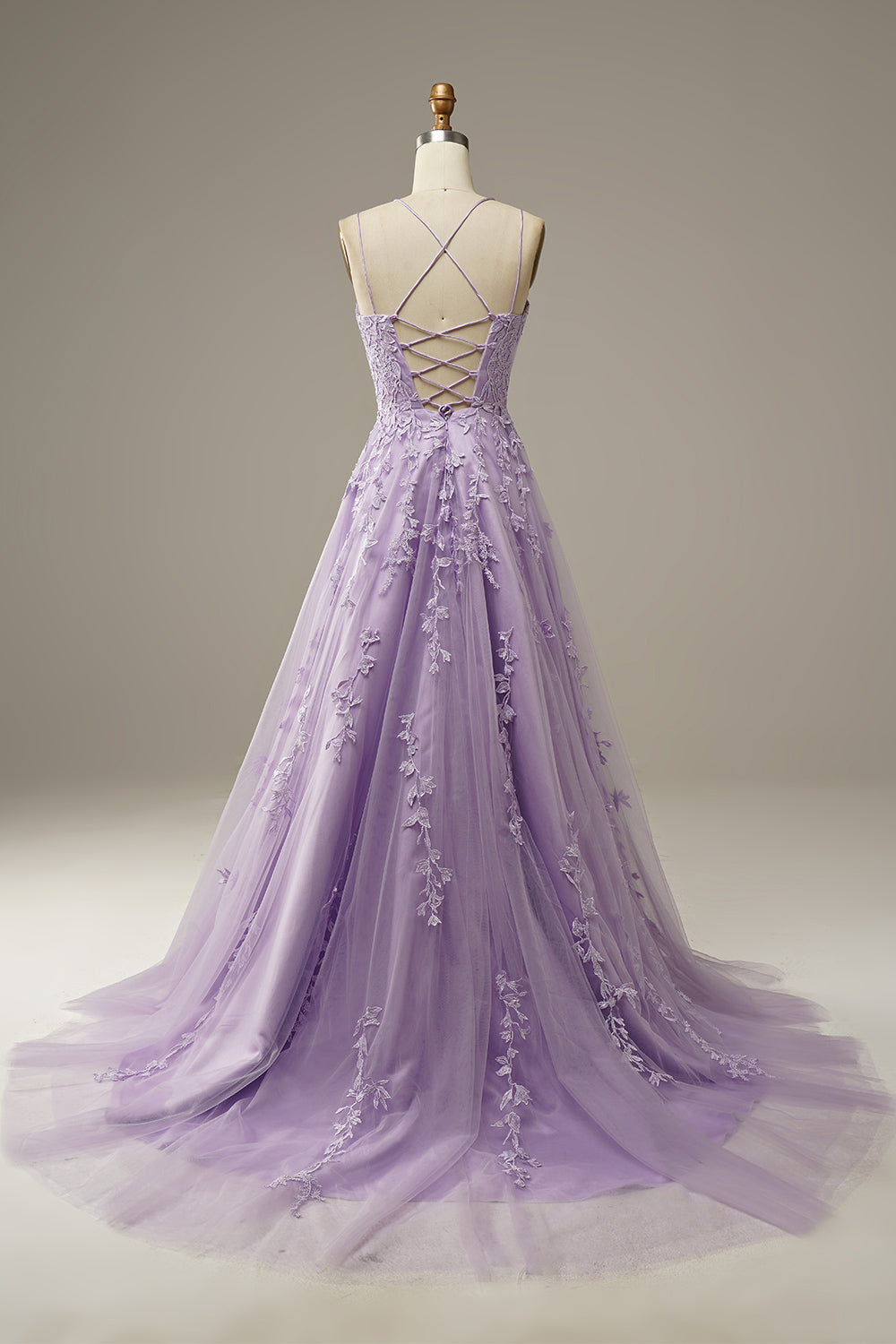Atemberaubendes Damen Ballkleid aus Tüll mit detaillierten Applikationen, ideal für Abendmode.