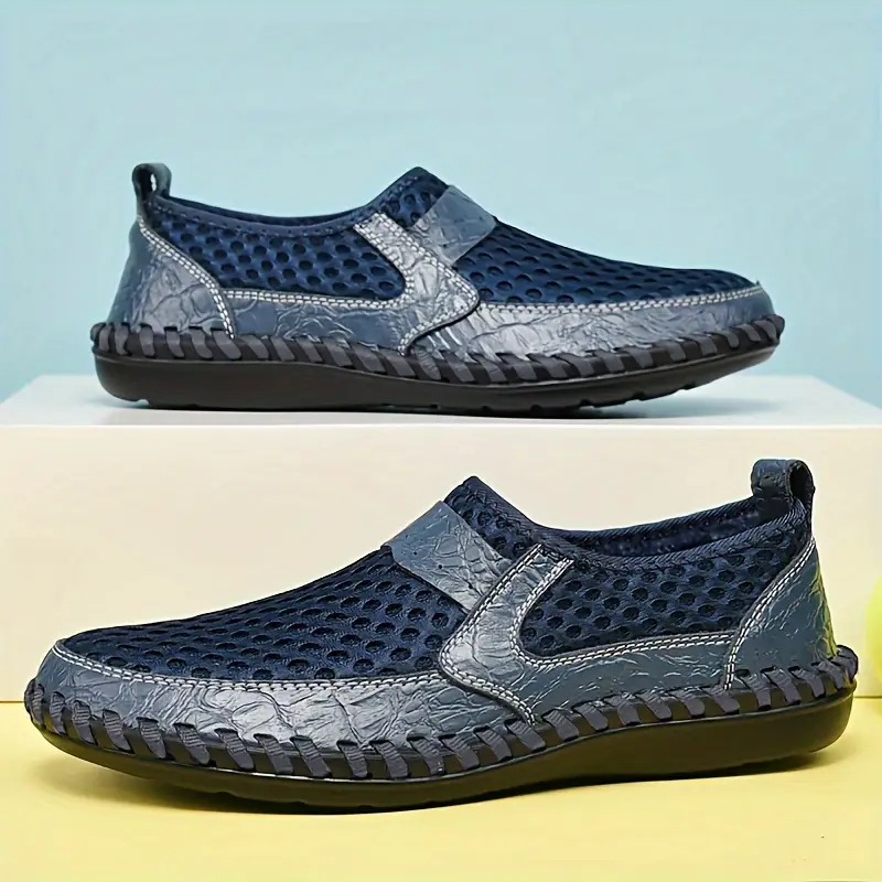 Seitenansicht: Robuste, bequeme Herrenschuhe mit stoßdämpfender, rutschfester Sohle.