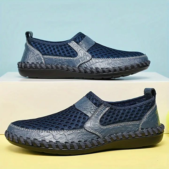 Seitenansicht: Robuste, bequeme Herrenschuhe mit stoßdämpfender, rutschfester Sohle.