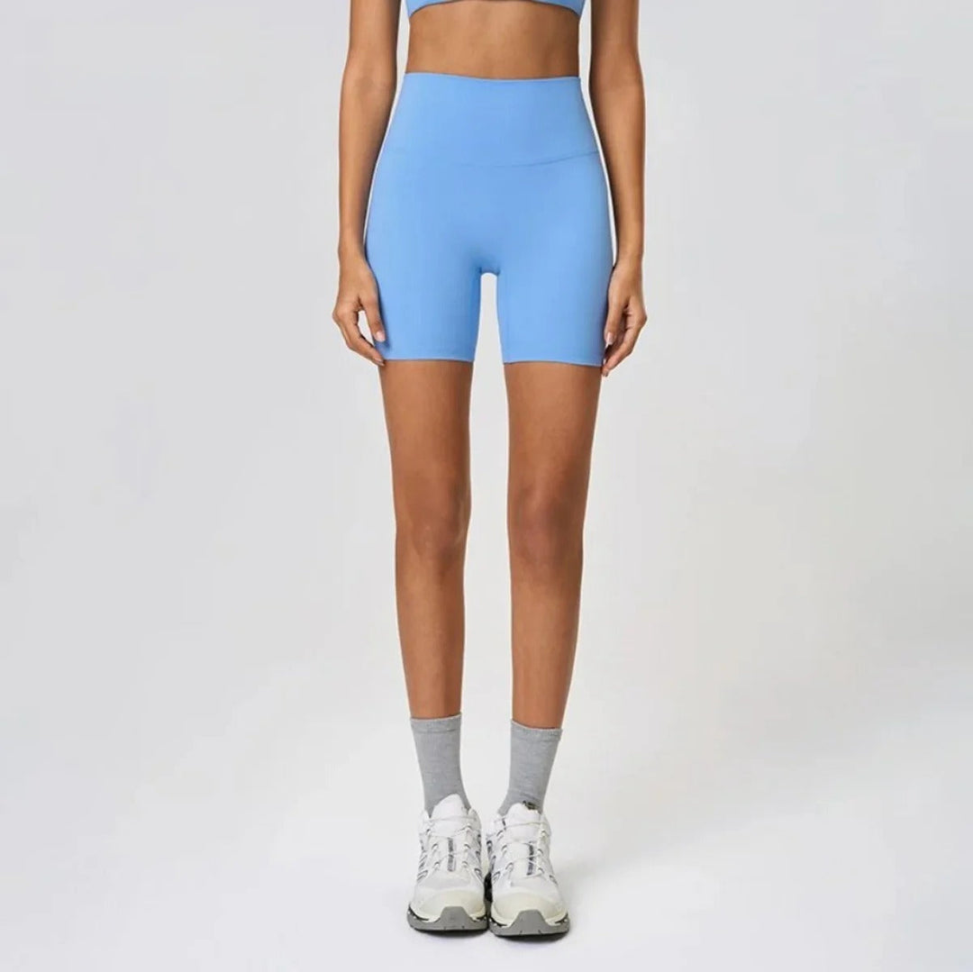Komfortable Damen Fitnessshorts mit dehnbarem Bund für Yoga & andere Workouts.