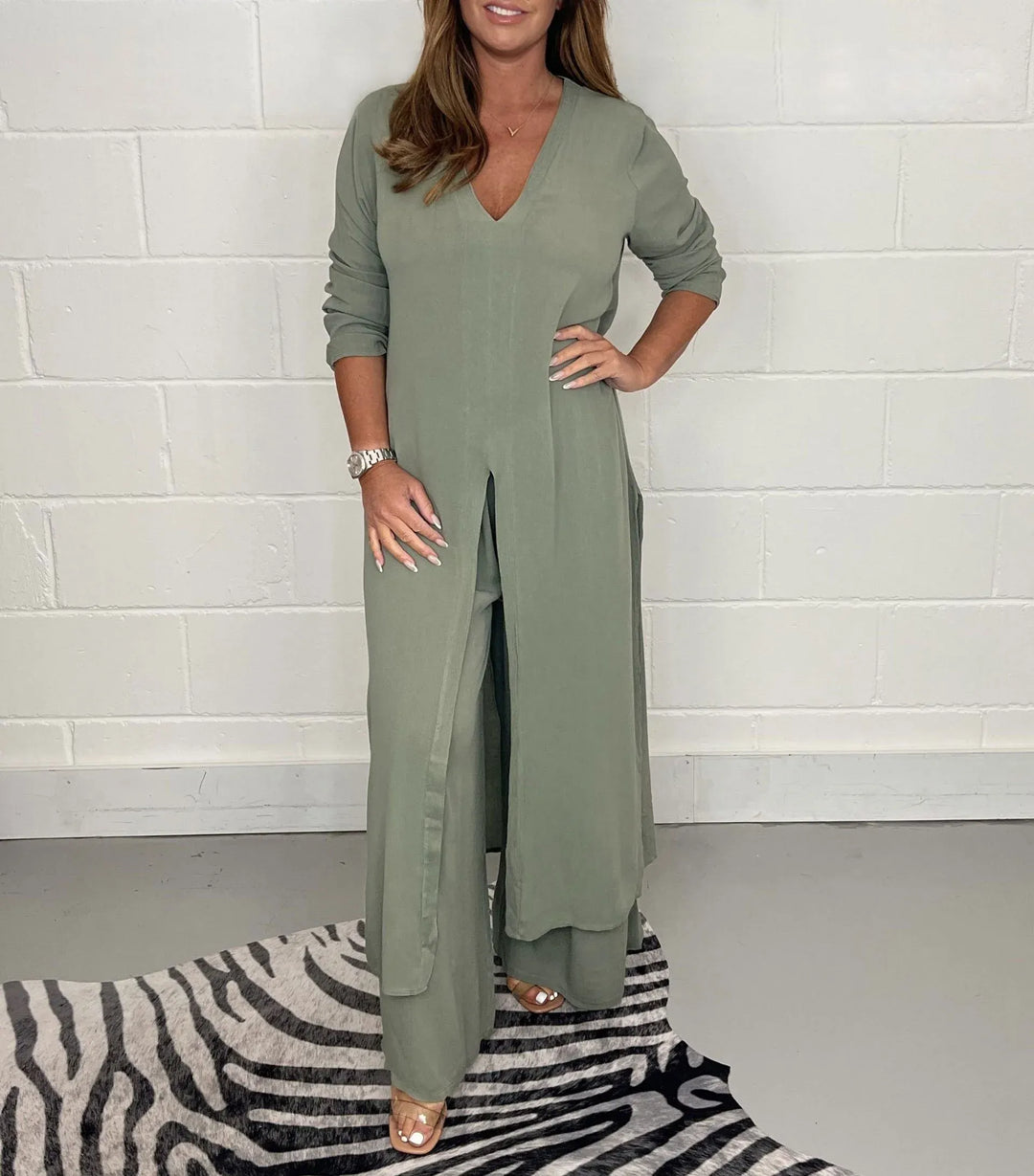Stilvolles Damen Herbst-Set mit eleganter Langarm-Bluse und passender Hose; perfekt für Büro & Freizeit.