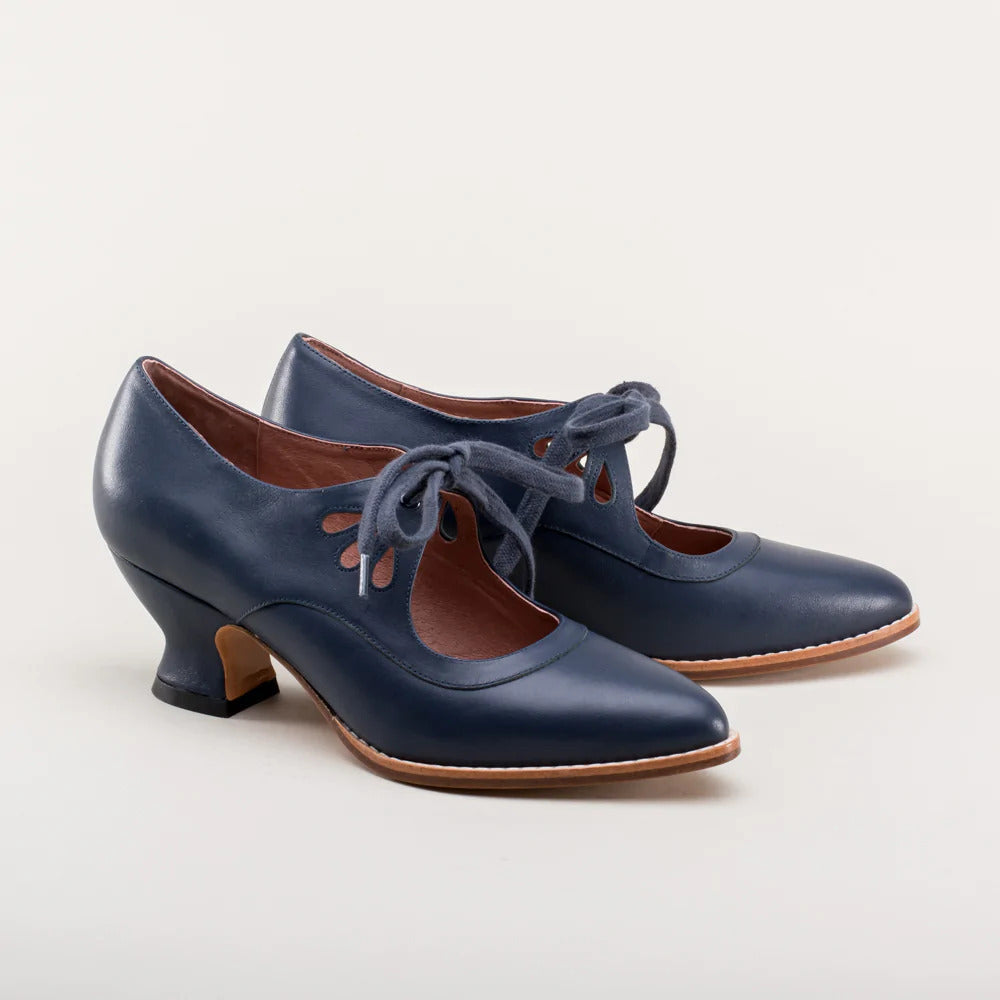 Komfortable braune Pumps für Damen mit Fußgewölbestütze. Rutschfeste elegante Büroschuhe für Frühling/Herbst.