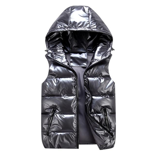 Detailaufnahme der eleganten Steppung der unisex Kapuzenweste; warmes Material für Komfort.