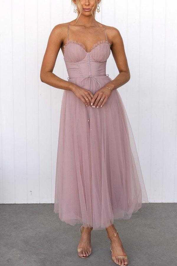 Elegantes Abend-Maxikleid für Damen, ärmellos, mit Trägern, lange Silhouette.