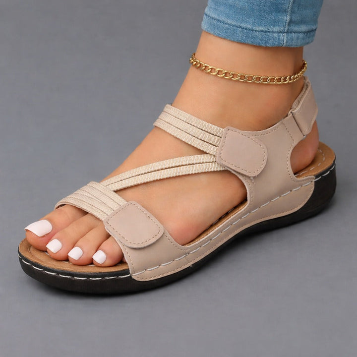 Stilvolle schwarze Damen Sandalen mit weicher Sohle und leichtem Design. Perfekt als Komfortschuhe für jeden Tag.