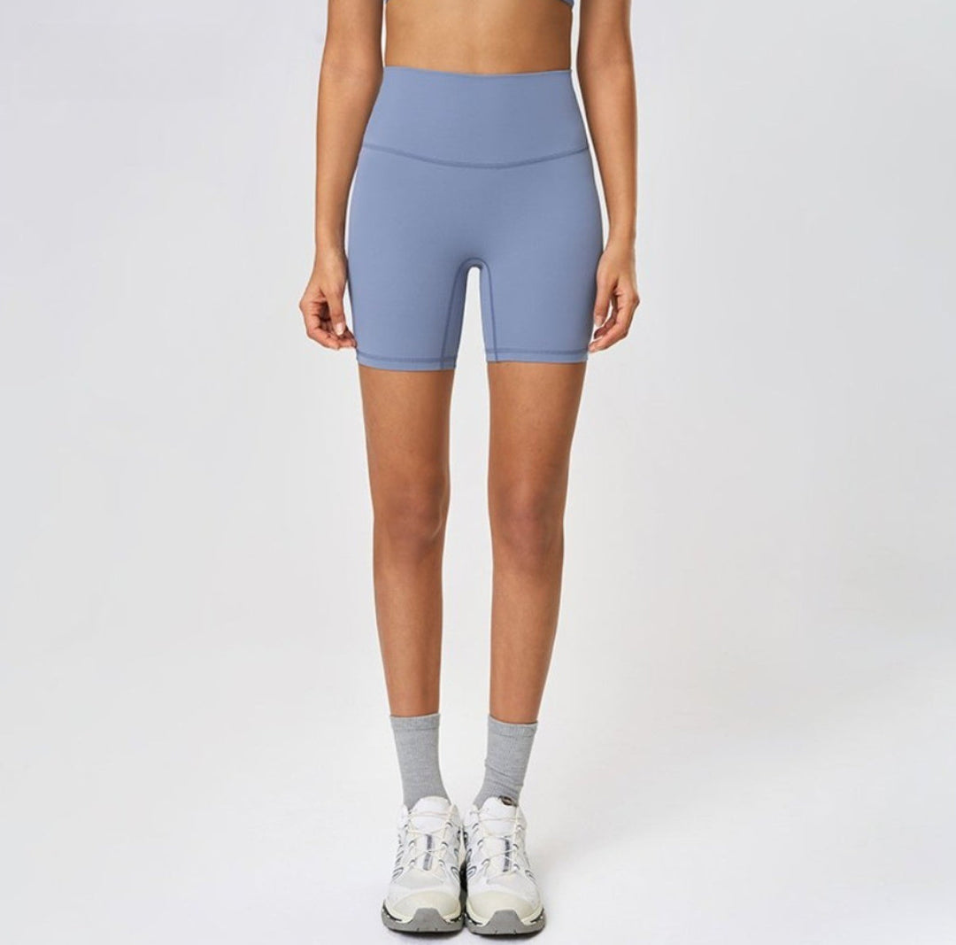 Damen Sportshorts: dehnbar, atmungsaktiv, schnelltrocknend. Optimal für Fitness & Yoga.
