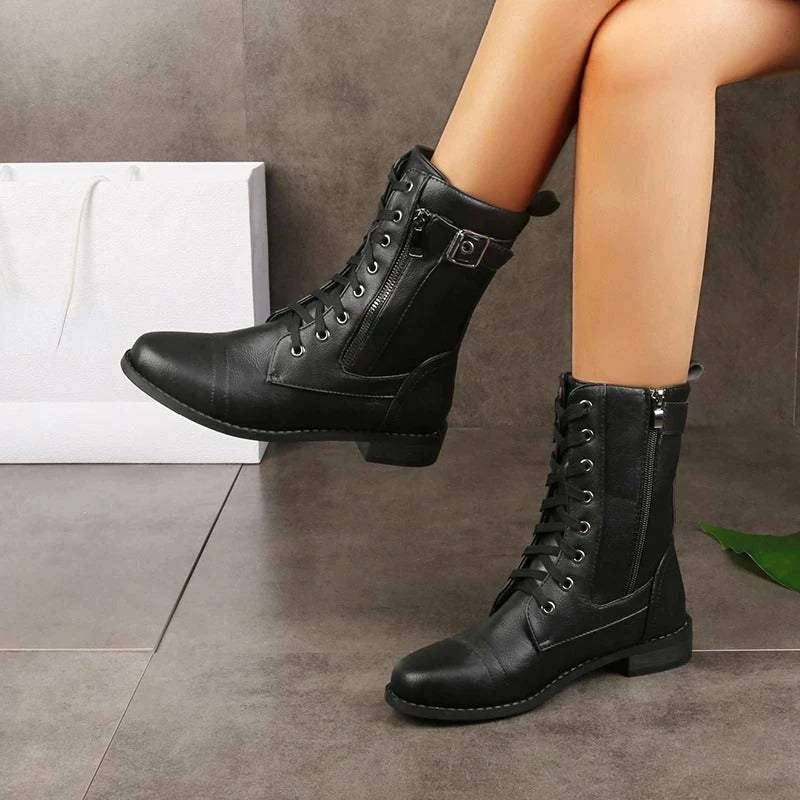 Niedriger, bequemer Absatz der Damen Komfortstiefel mit orthopädischer Unterstützung für den ganzen Tag.