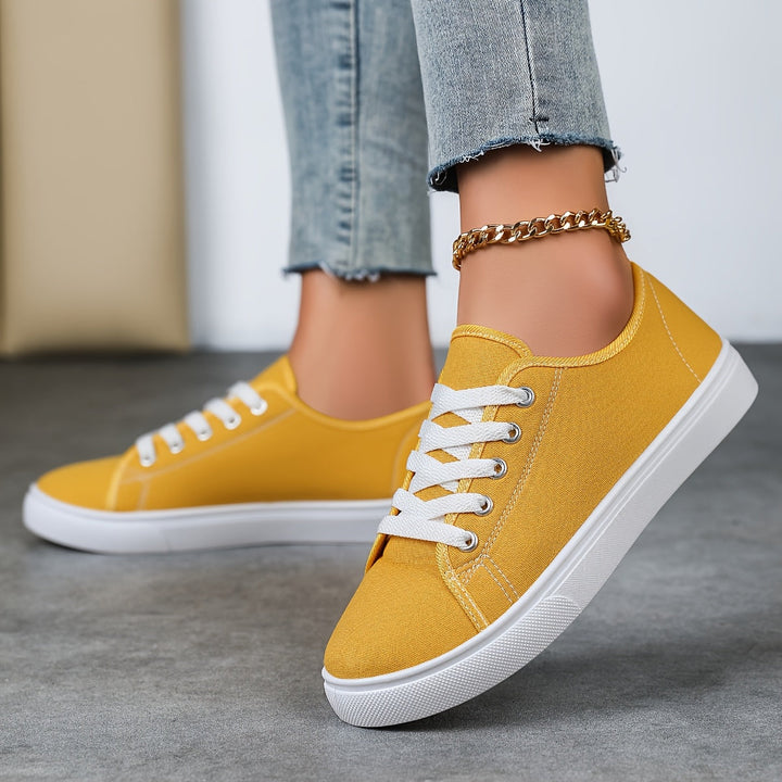 Vorderansicht der modernen Damen Schnür-Sneaker, ideal für Alltag & Freizeit.