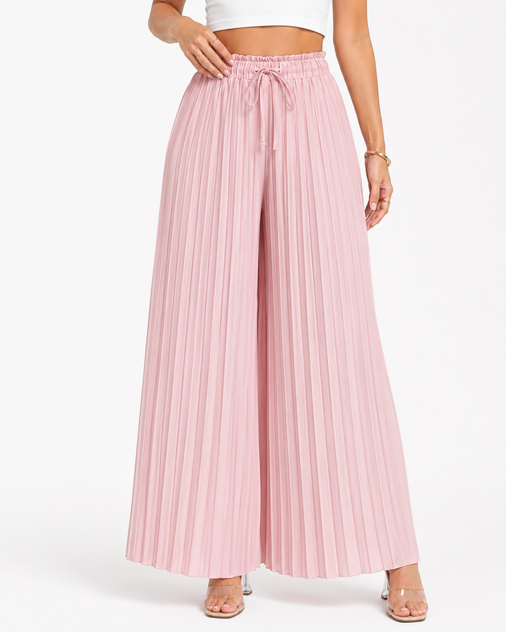 Komfortable Damen Sommerhose, plissiert und weit geschnitten. Ideal für entspannte Sommertage und Urlaubsoutfits.