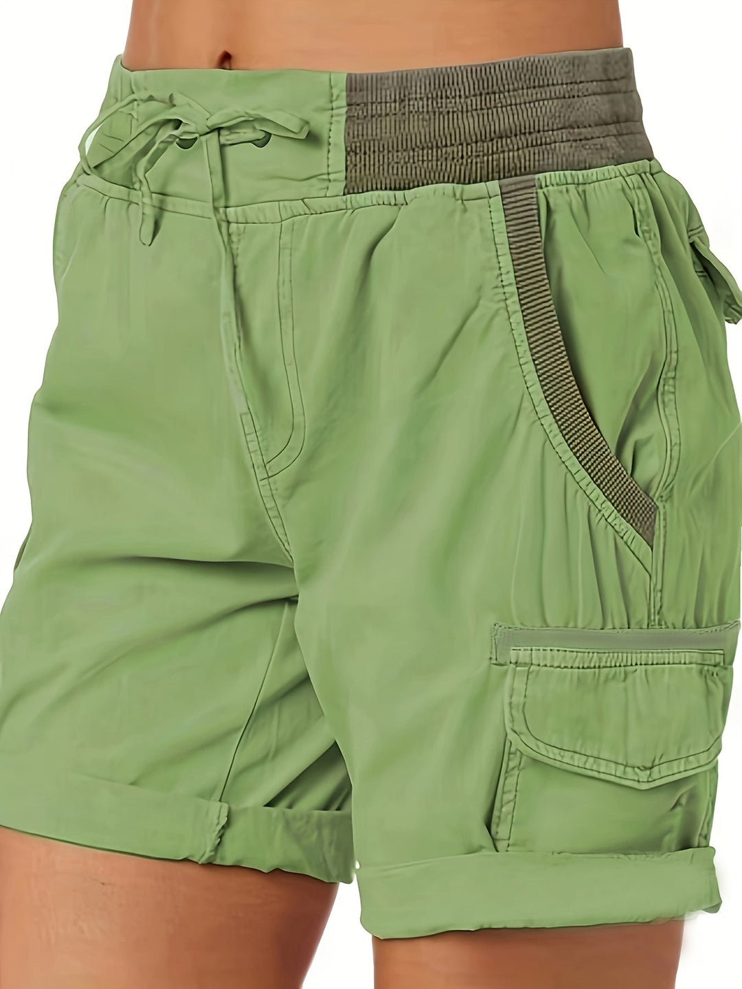 Damen Shorts in Cargo-Optik, bequem geschnitten mit Kordelzug.