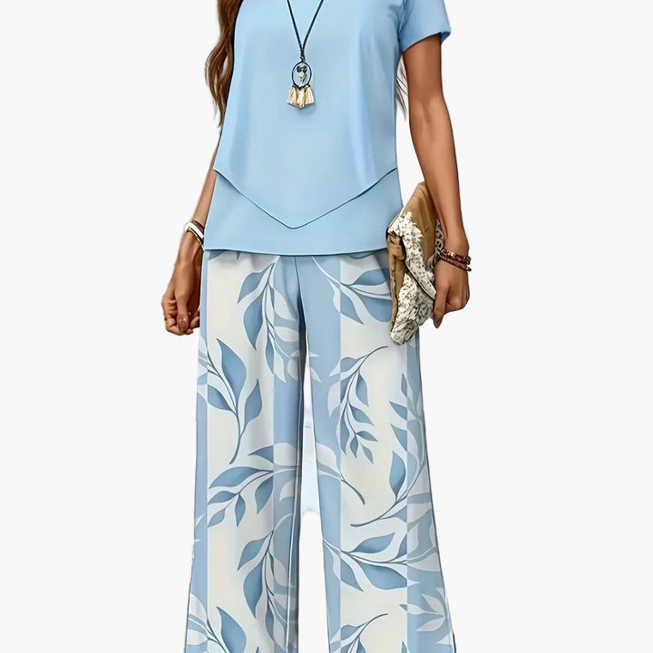 Damen Set mit Blattmuster: Kurzarmshirt & weite Hose, perfekt für entspannte & stilvolle Sommertage.