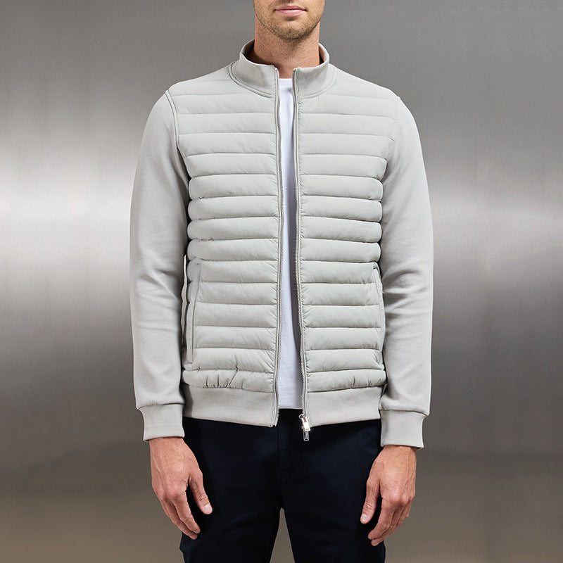 Modische Hybridweste für Herren mit gestepptem Torso und elastischen Seiten, perfekt für Schichtlook.
