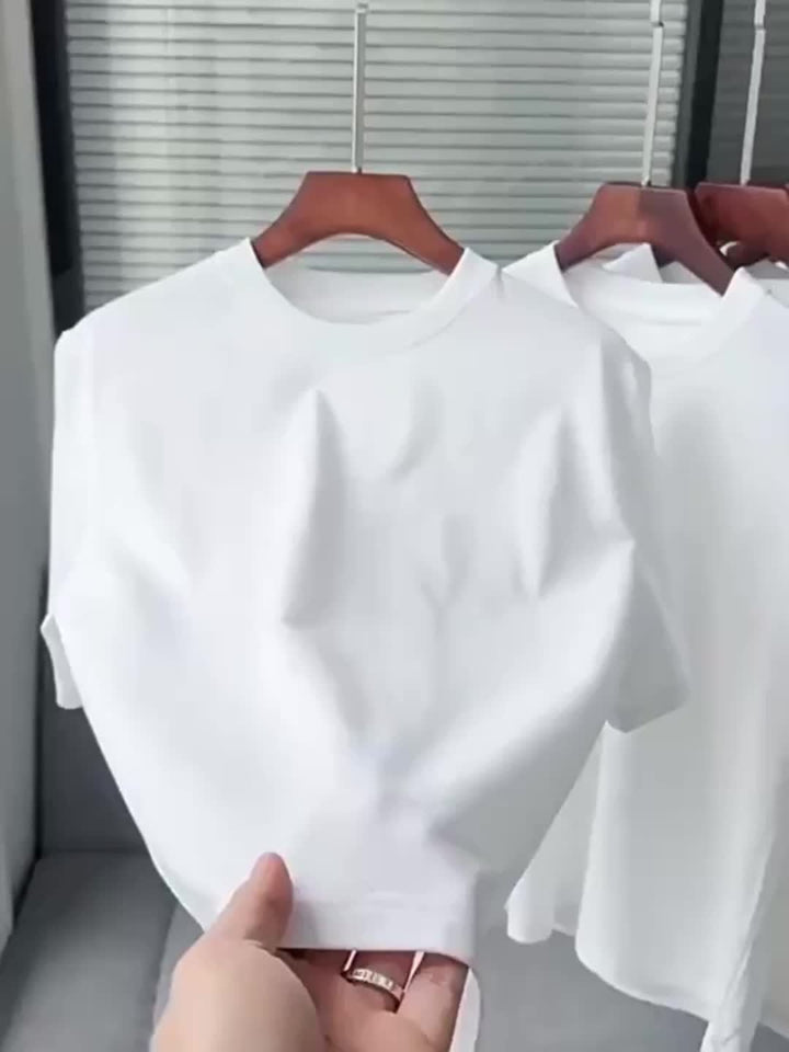 Essentielles Herren Basic T-Shirt, kurzärmelig und unifarben, perfekt für Männermode und Streetwear.