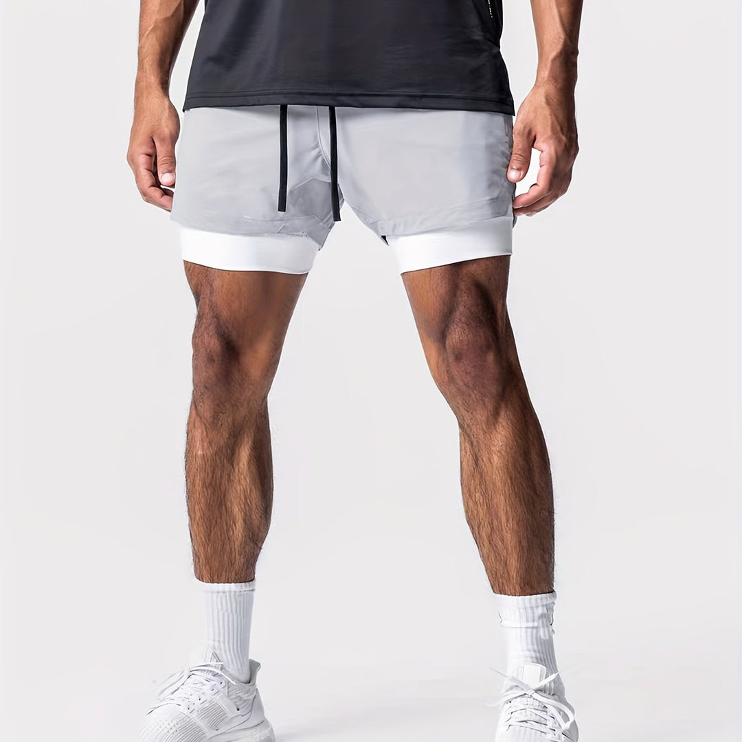 Komfortable Herren Fitness Shorts mit verstellbarem Kordelzug im Bund. Ideal für jedes Workout.