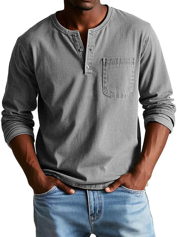 Modernes Herren Freizeit-Oberteil, ein Langarm-Henleyshirt für Komfort und Stil.