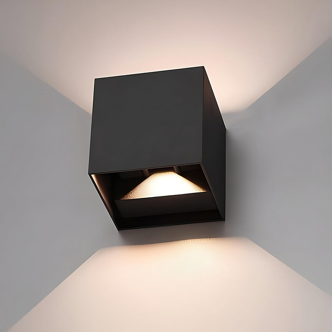 Dekorativ moderne LED Wandleuchte. Schafft stilvolles Lichtambiente in Wohnzimmer, Schlafzimmer & Flur.