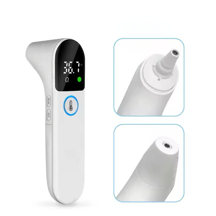 Hand hält kontaktloses Fieberthermometer, das die Stirntemperatur misst; Farbdisplay zeigt Wert an.