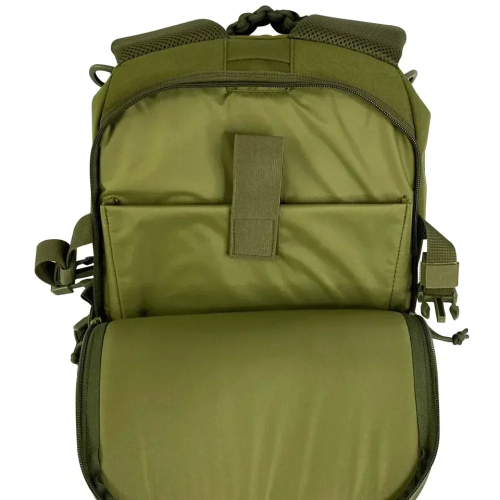 Taktischer Herren Rucksack mit vielen Fächern und Molle System, ideal organisiert für Reise & Outdoor.