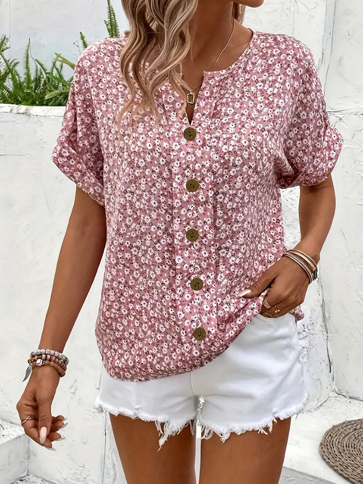 Leichtes Damen Sommer Top mit luftigem Blumenprint, kurzen Ärmeln und praktischer Knopfleiste. Bequem.