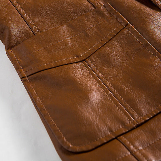 Hochwertige Vintage Herren Jacke, sorgfältig präsentiert. Elegante und zeitlose Mode für den modernen Mann.