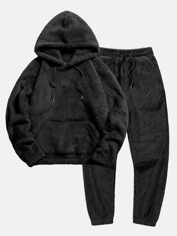 Kuscheliges Damen Loungewear Set: warmer Winter Hoodie und passende Jogger Hose für Freizeit.