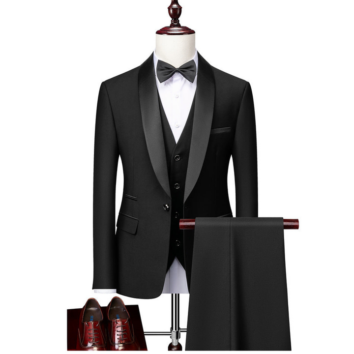 Eleganter Herren Dreiteiler Business Anzug Slim Fit in klassischem Design für formelle Anlässe und Büro.