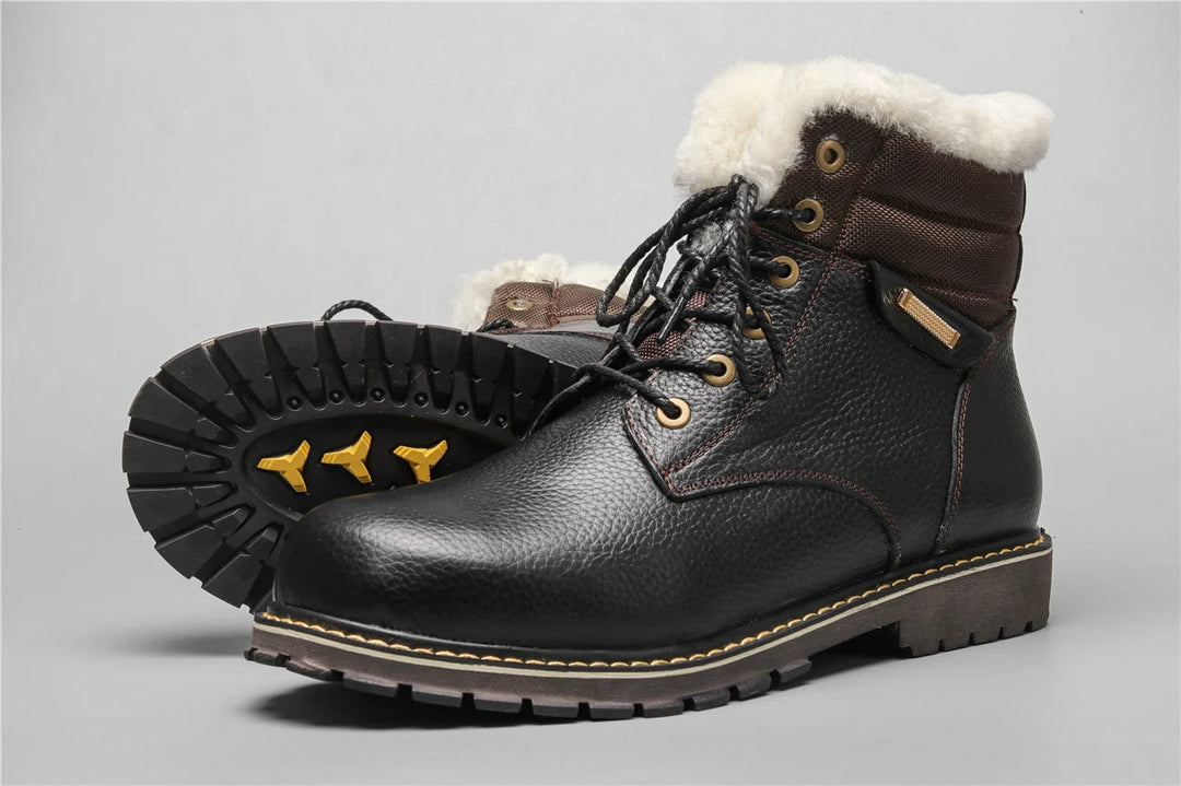 Robuste Winterschuhe Herren, mit Thermofutter, halten die Füße warm.