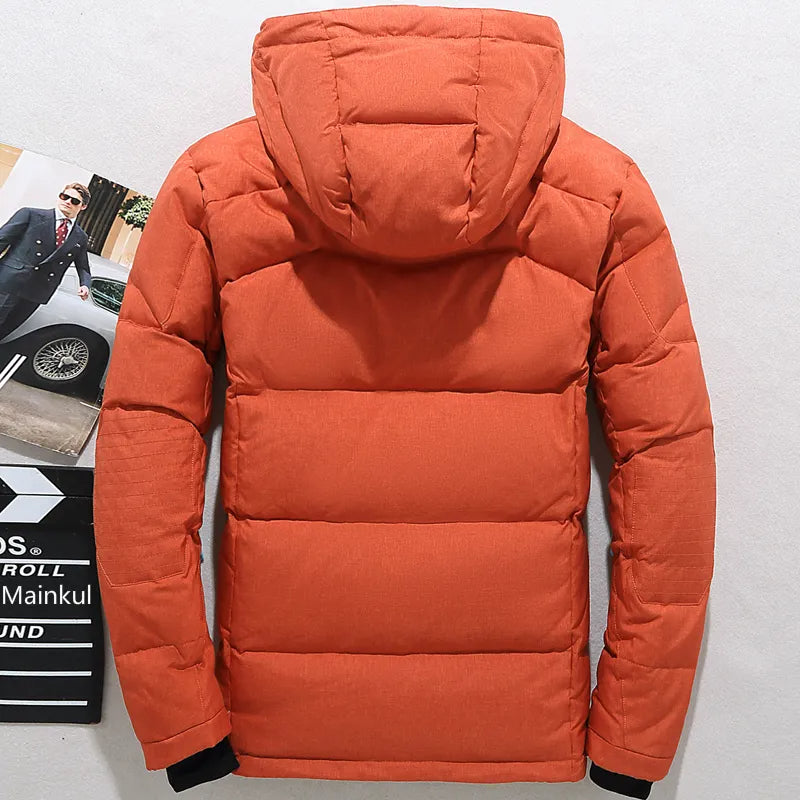 Winddichte Herren-Skijacke, wasserabweisend, bietet Komfort beim Wintersport.