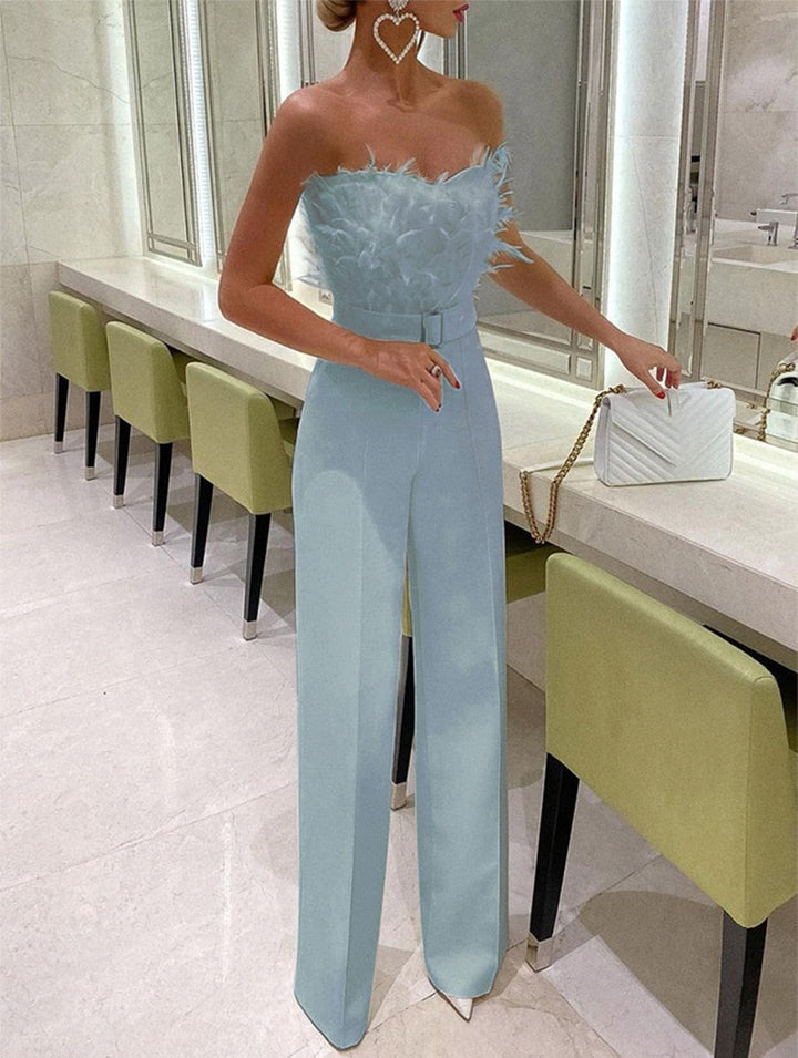 Eleganter weißer Sommer Jumpsuit für Damen mit Rohrentop, ideal für festliche Events.