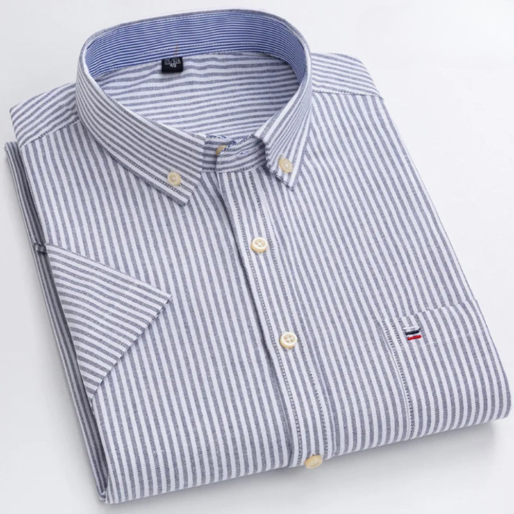 Klassisches Herrenhemd mit Muster, Knopfleiste. Langarmhemd für einen eleganten Look.