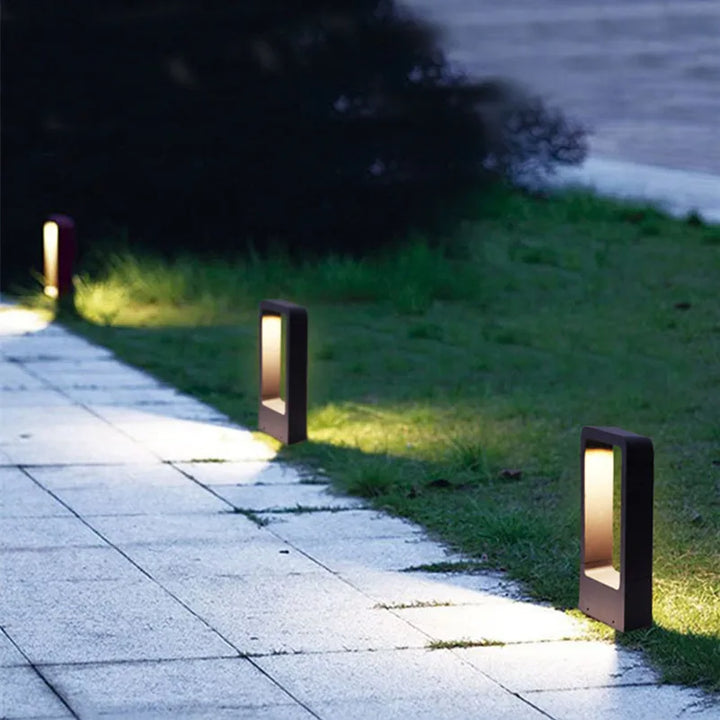 GardenGlow LED-Gartenleuchte für stilvolle Wegbeleuchtung im Outdoor-Bereich, modernes Design.
