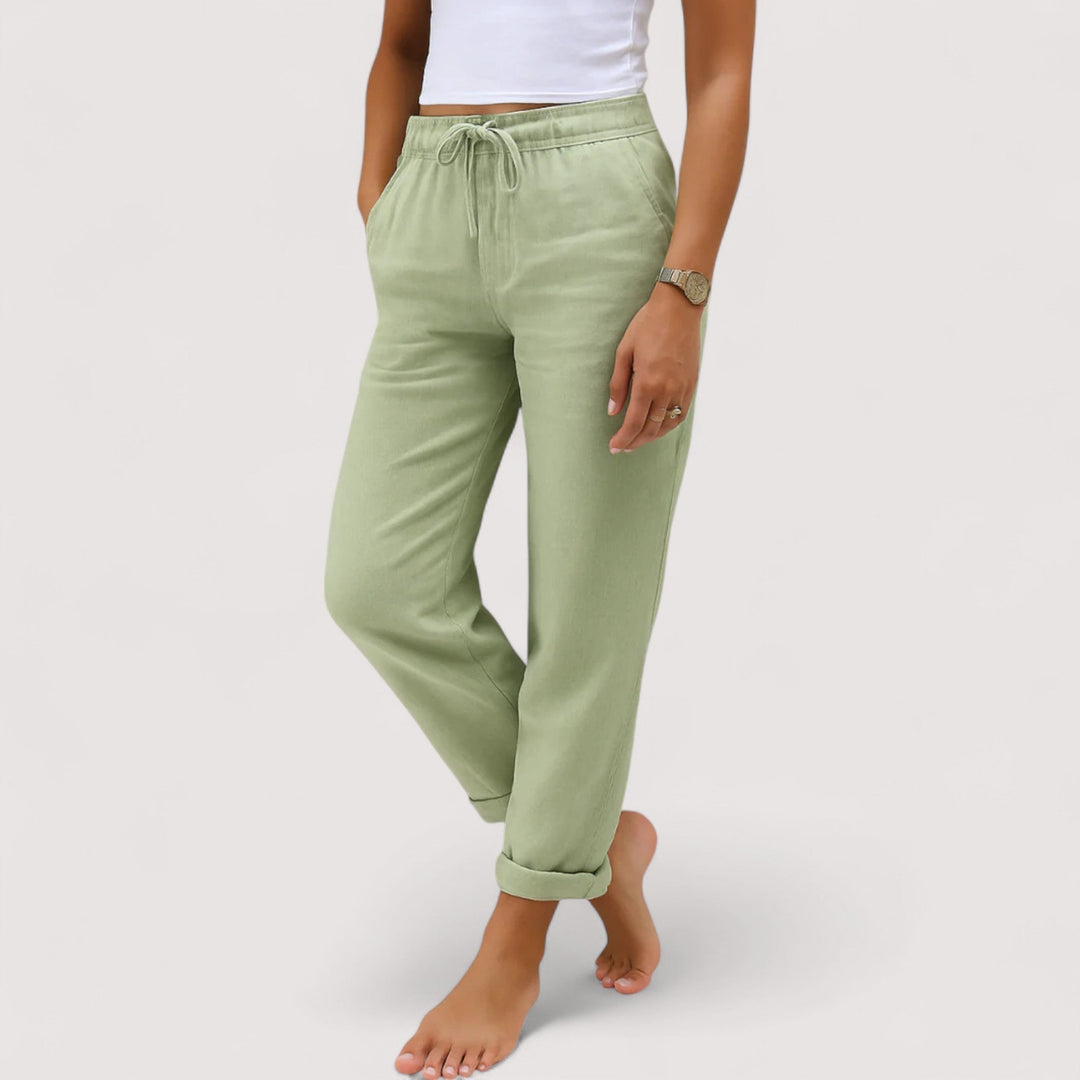 Damen Weite Hose in zeitlosem Design. Bequeme Alltags- und Sommerhose mit hohem Bund für entspannten Komfort.