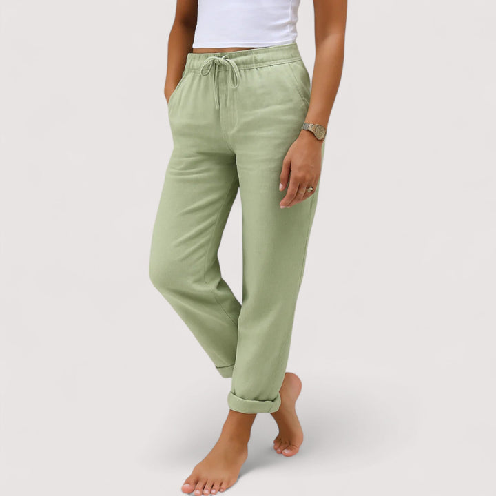 Damen Weite Hose in zeitlosem Design. Bequeme Alltags- und Sommerhose mit hohem Bund für entspannten Komfort.