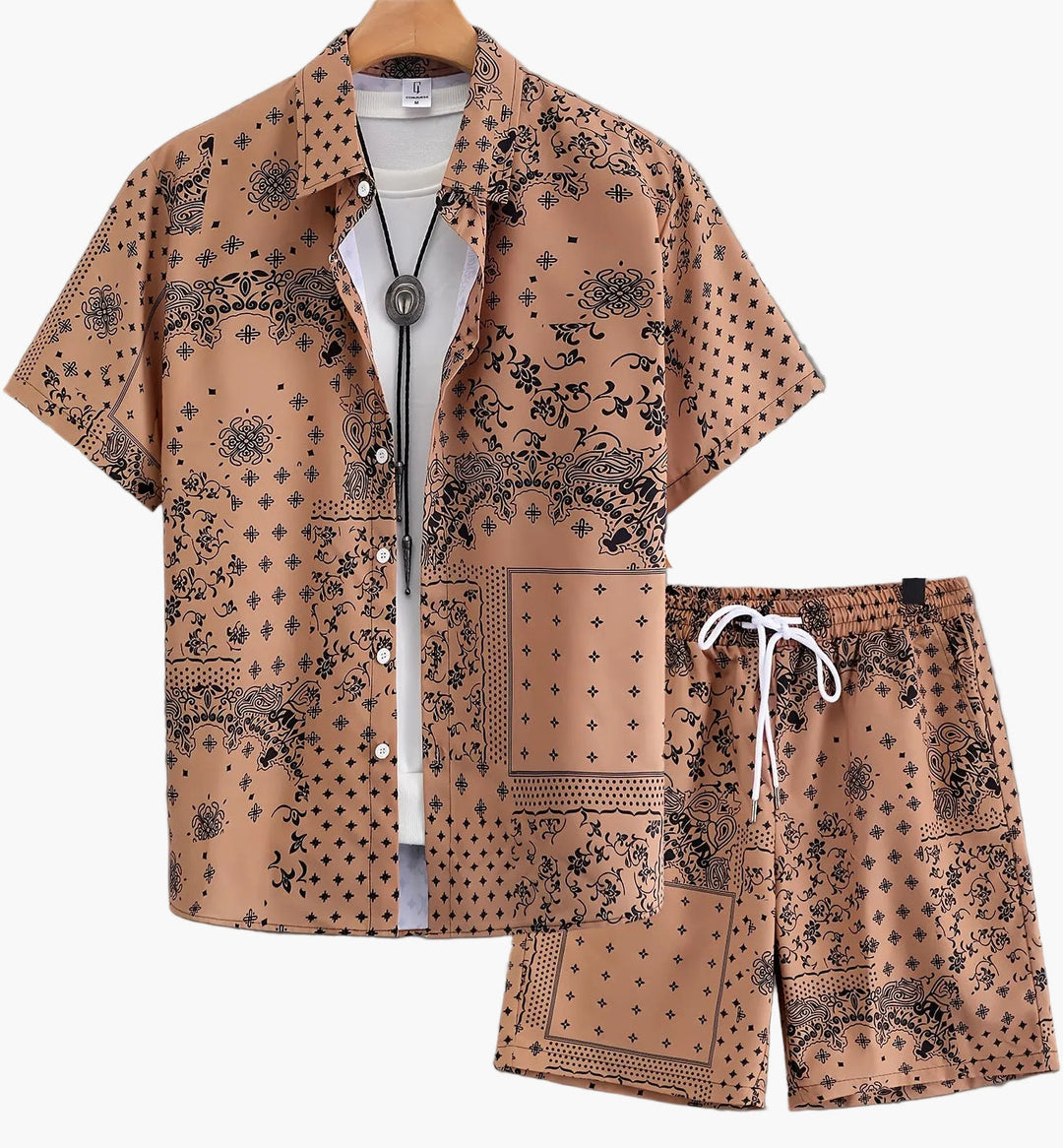 Bequeme Herren Shorts mit Bandana Muster, perfekt als Teil eines Sommer Freizeit Sets.