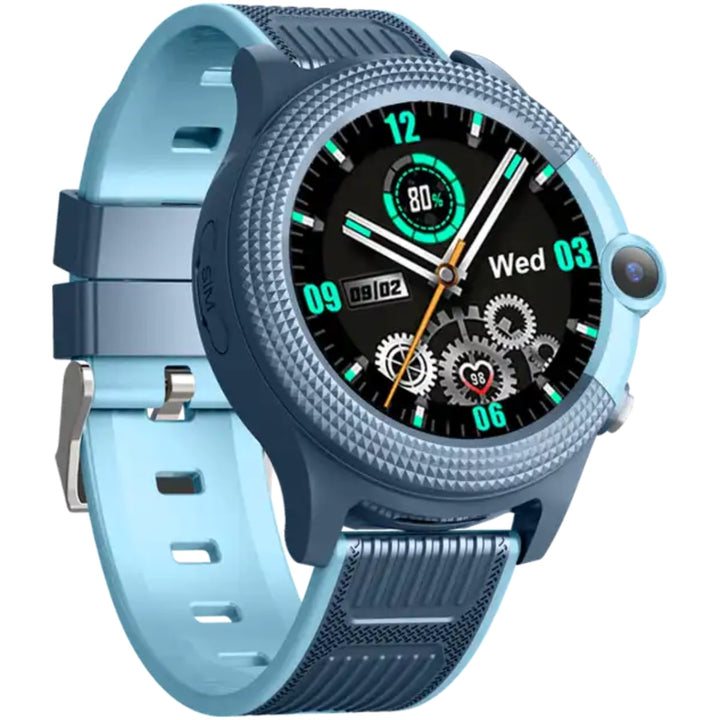 Kind trägt blaue GPS-Uhr am Handgelenk, bereit für sichere Kommunikation und Erkundungen.