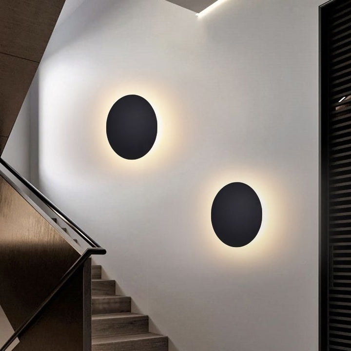 Stilvolle runde LED Innenbeleuchtung. Moderne Wandleuchte aus Metall für Schlaf- & Wohnbereiche.