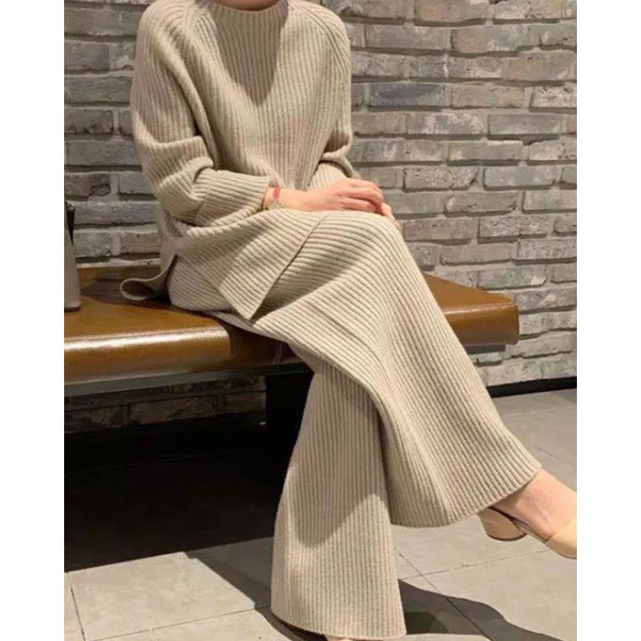 Eleganter Damen Strickpullover: Stilvolles Oberteil des Sets, ideal für Alltagskleidung und Komfort.