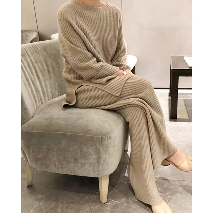 Bequemes Damen Strick-Set: Modische Loungewear in Feinstrick, perfekt für entspannte Tage zu Hause.