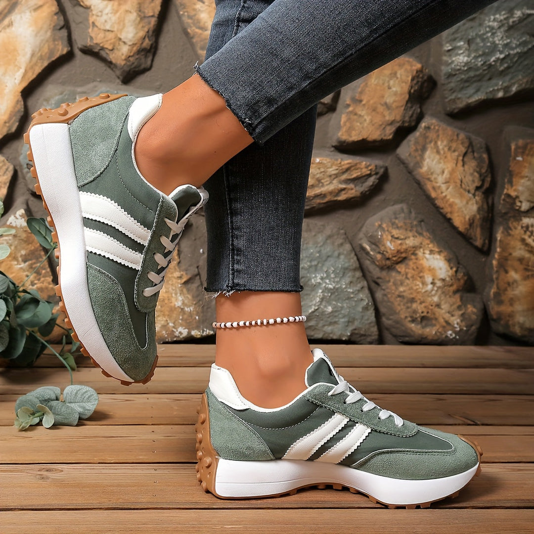 Sommerliche Damen Retro-Turnschuhe, atmungsaktive Low-Top Sneaker für heisse Tage.